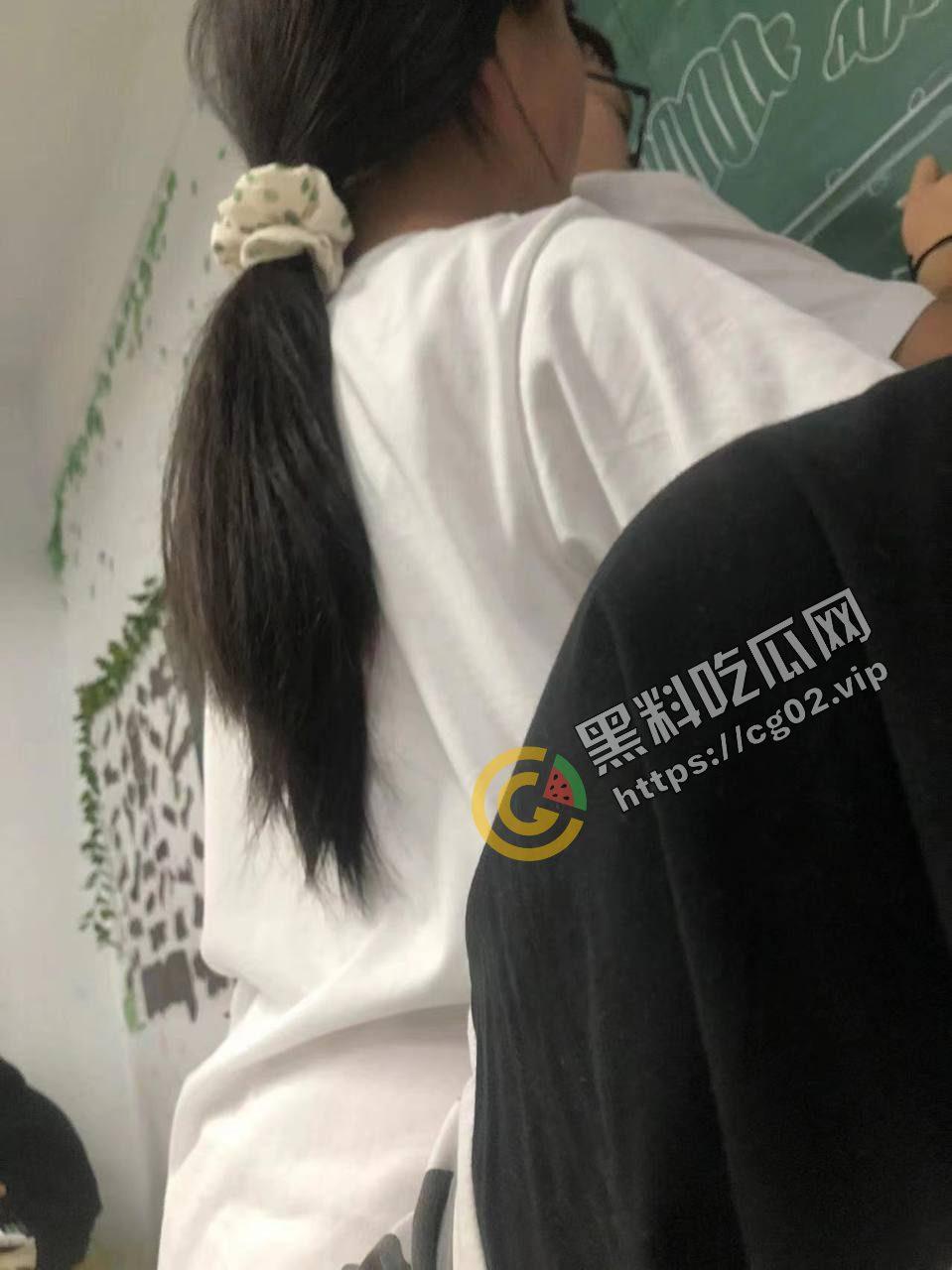 狗男女！教室当着这么多人竟然干起来了？！  第7张