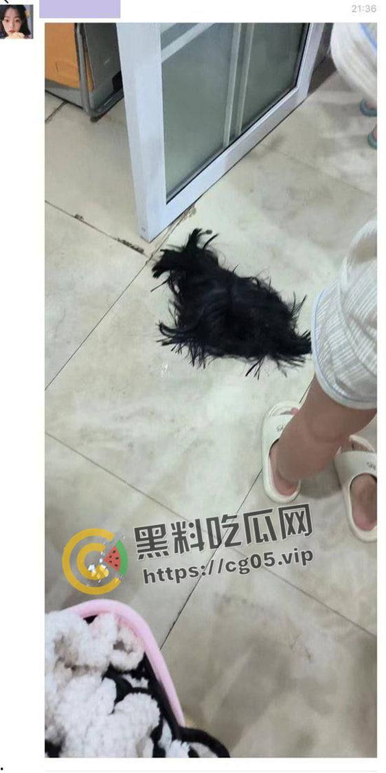 河北师范大学男生假扮女生进澡堂偷拍被抓 送警  大男人被几个女人压制住 现场画面曝光 第1张