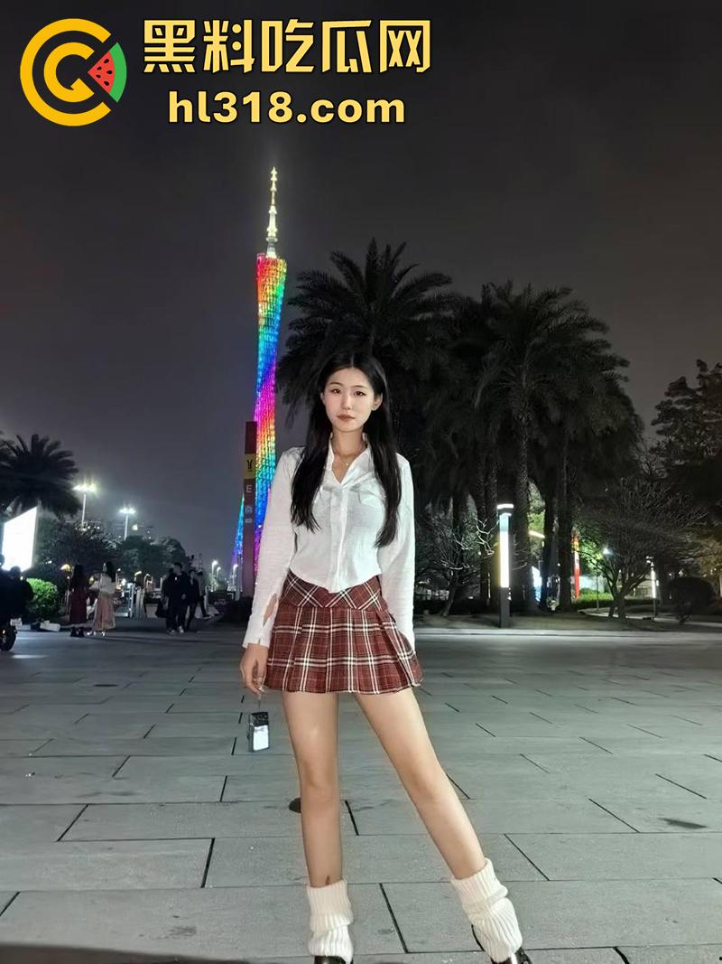 上海交通大学【李若菲】，极品身材大二学生妹，被金主爸爸包养，翘起美臀上位骑乘，性爱视频流出！  第3张