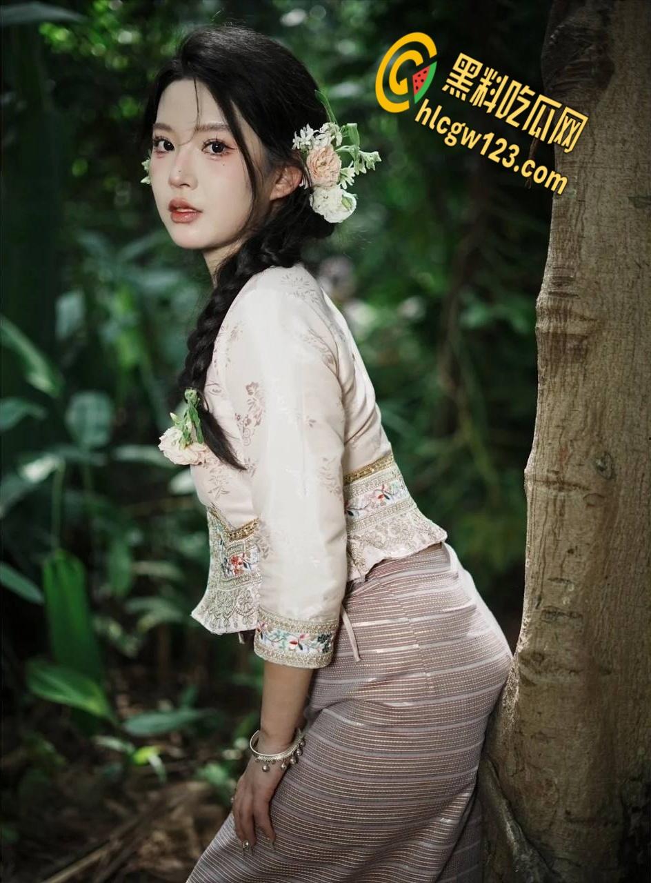 清纯江西女大学生变骚浪尤物！情趣装下美乳翘臀，床都被干塌了 !  第1张