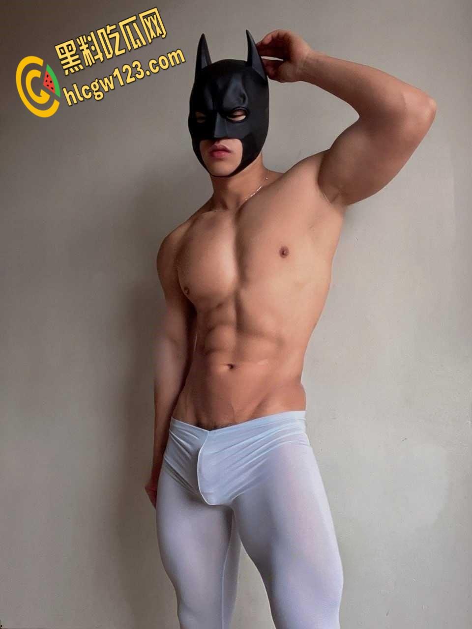 网红撸铁猛男【Aliray】，只要是他看上的人不管是男是女，都逃不过被他拉爆肛的命运！  第1张