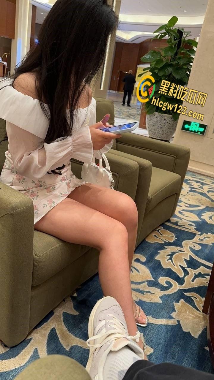 清纯江西女大学生变骚浪尤物！情趣装下美乳翘臀，床都被干塌了 !  第8张