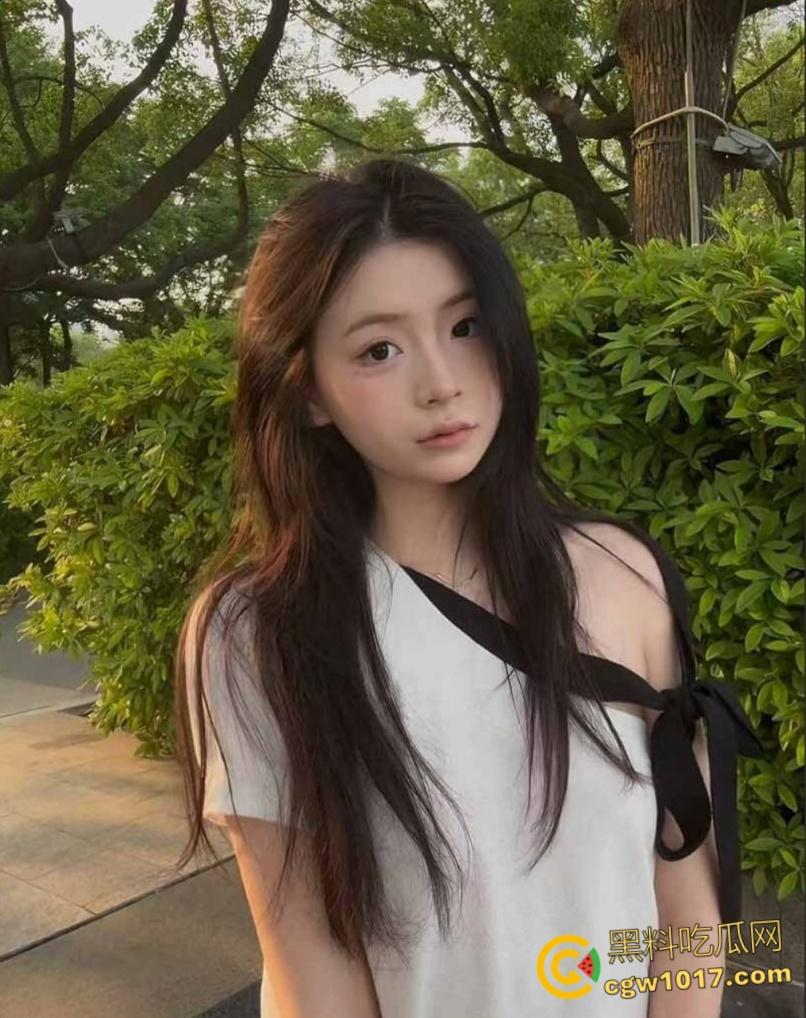 湖北荆州小母狗【黄媛媛】，夜店天天勾引小奶狗约炮，伸出舌头渴望精液，柳腰巨乳被按在床上大力抽插！  第1张