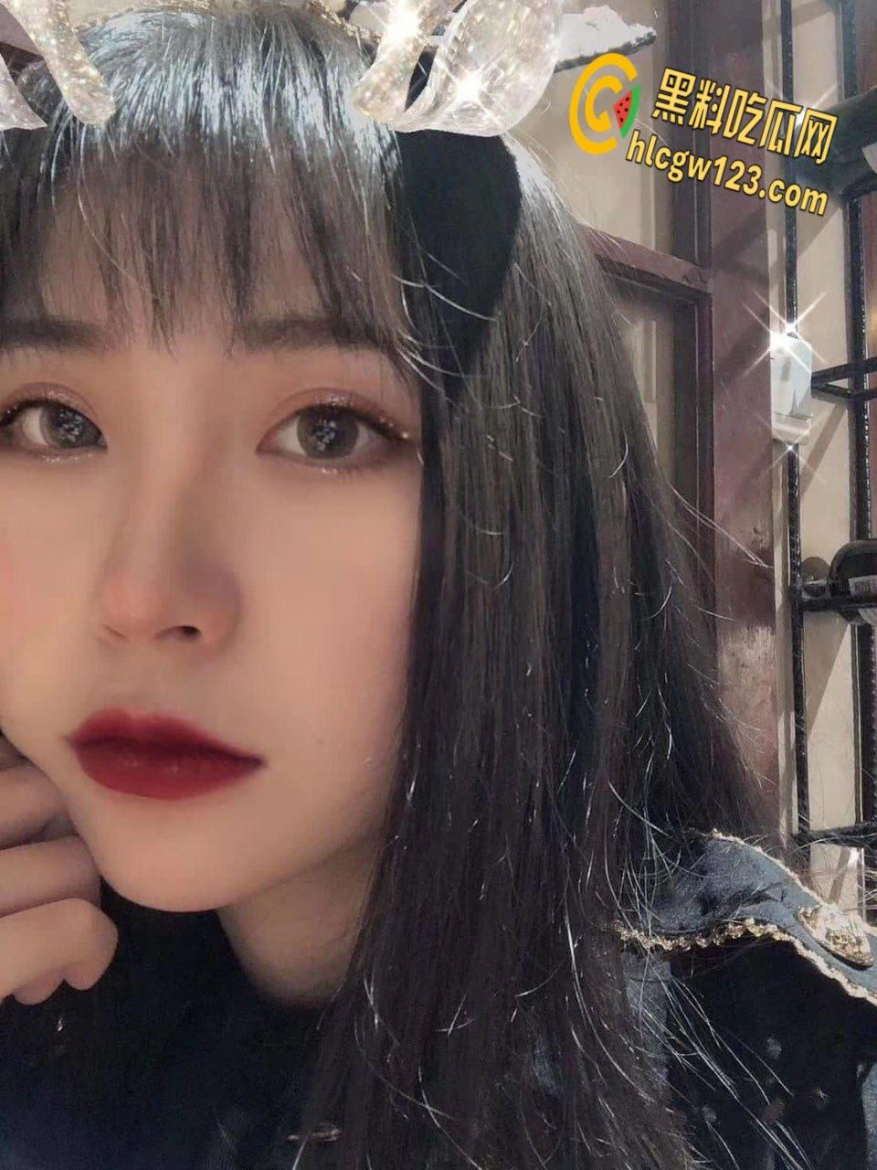 西安霓虹下双姝淫乱夜，黑丝翘臀迎猛操，娇喘挑逗谁主淫妻 !  第2张