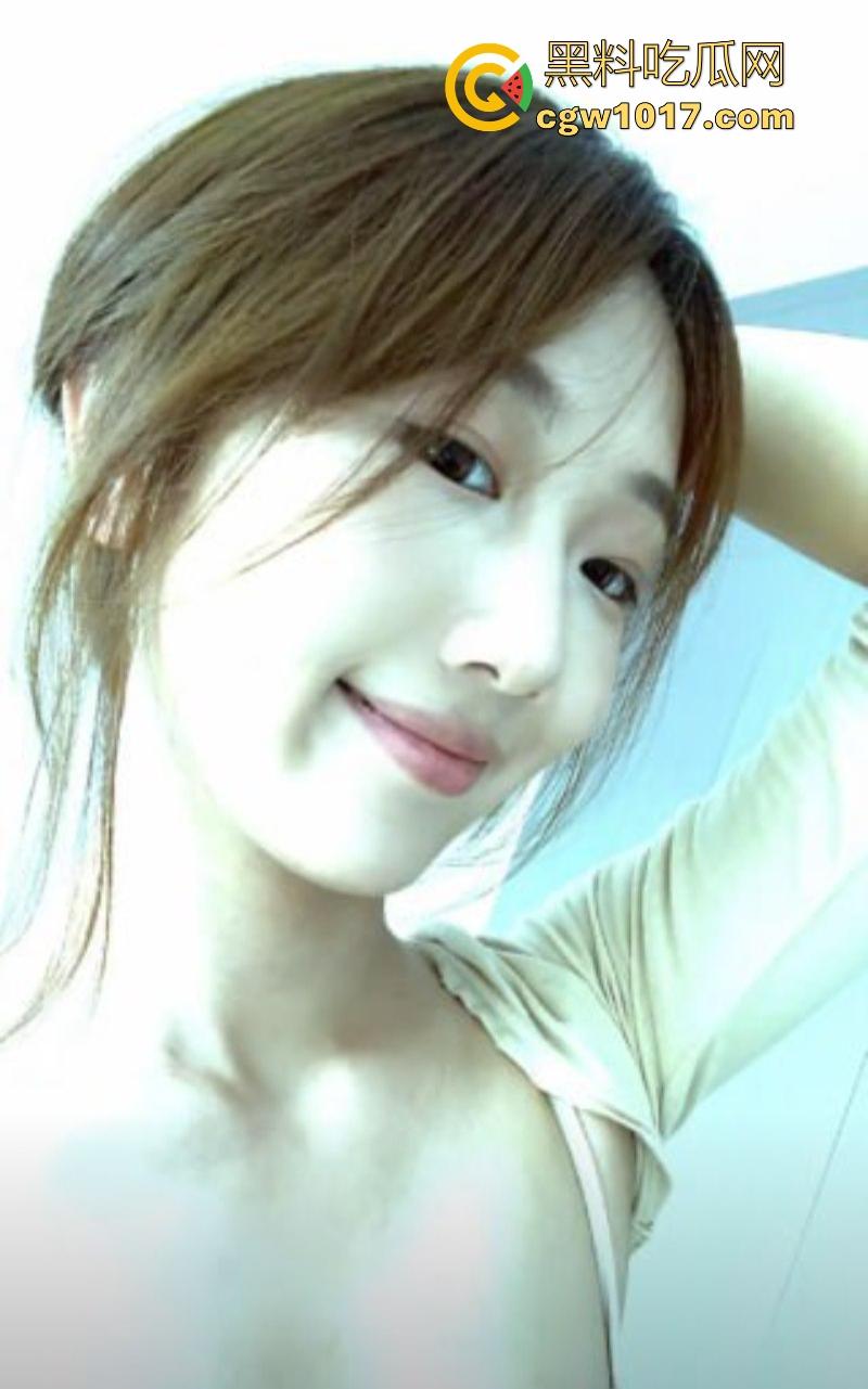 武汉师范学院大三学姐【廖子晴】露脸性爱视频曝光，翘臀高撅摇晃求插眼神饥渴，无套猛冲蜜穴淫液喷溅！  第3张