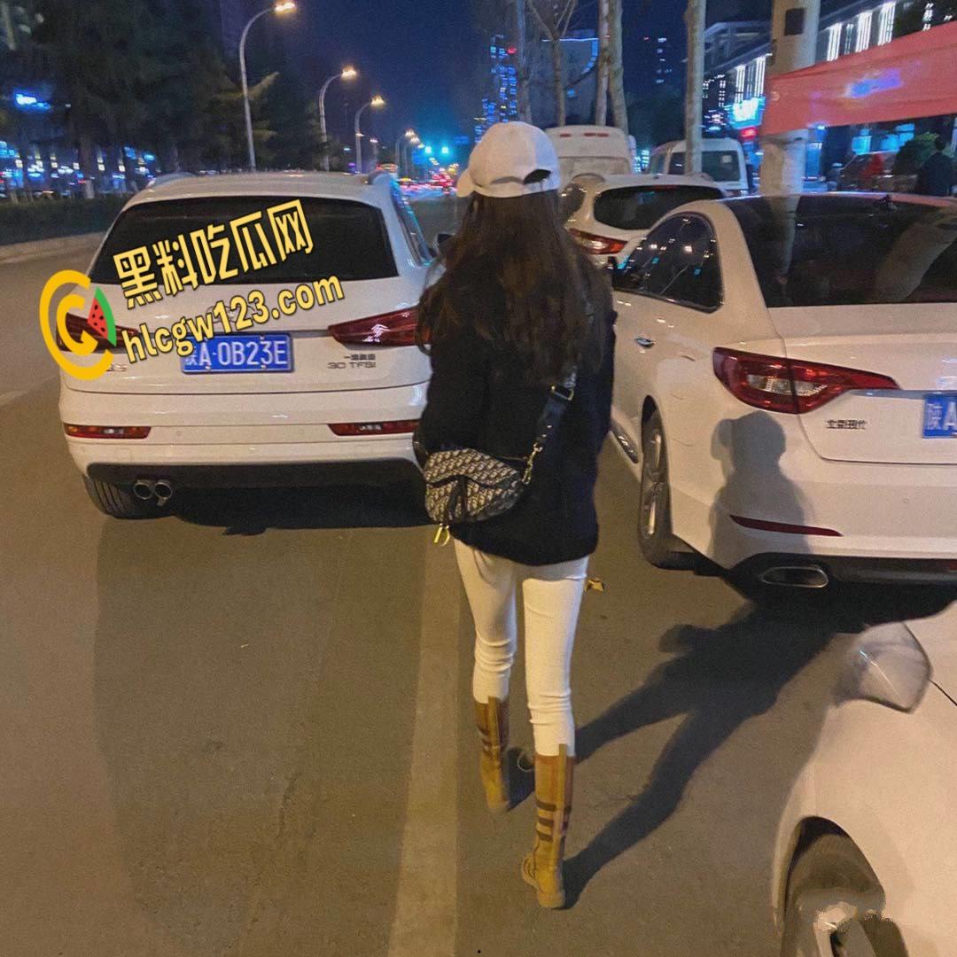 西安霓虹下双姝淫乱夜，黑丝翘臀迎猛操，娇喘挑逗谁主淫妻 !  第5张