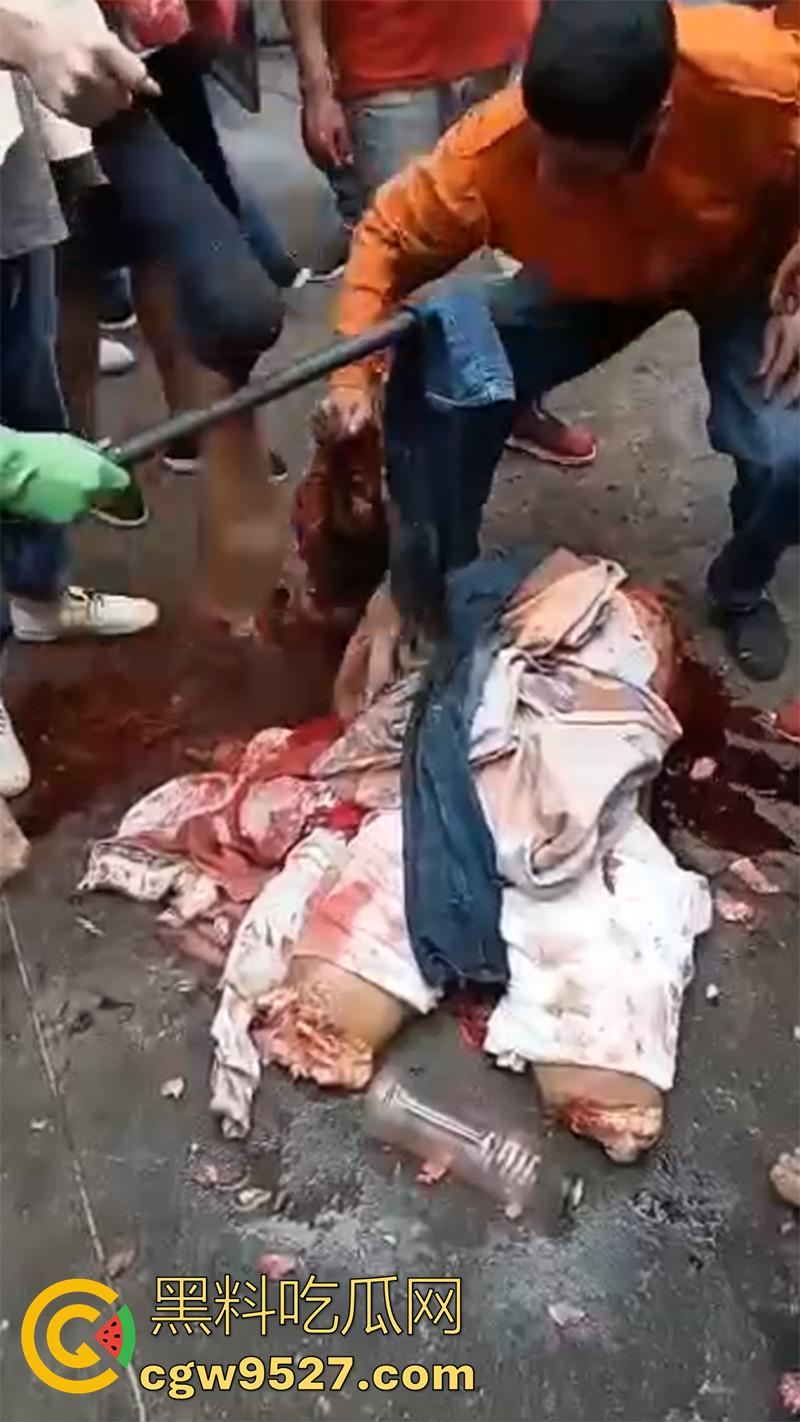 暗网流出血腥合集，吃人腿爆头剥皮车祸，想要的应有尽有，场面血腥过于重口，胆小者谨慎观看！  第1张