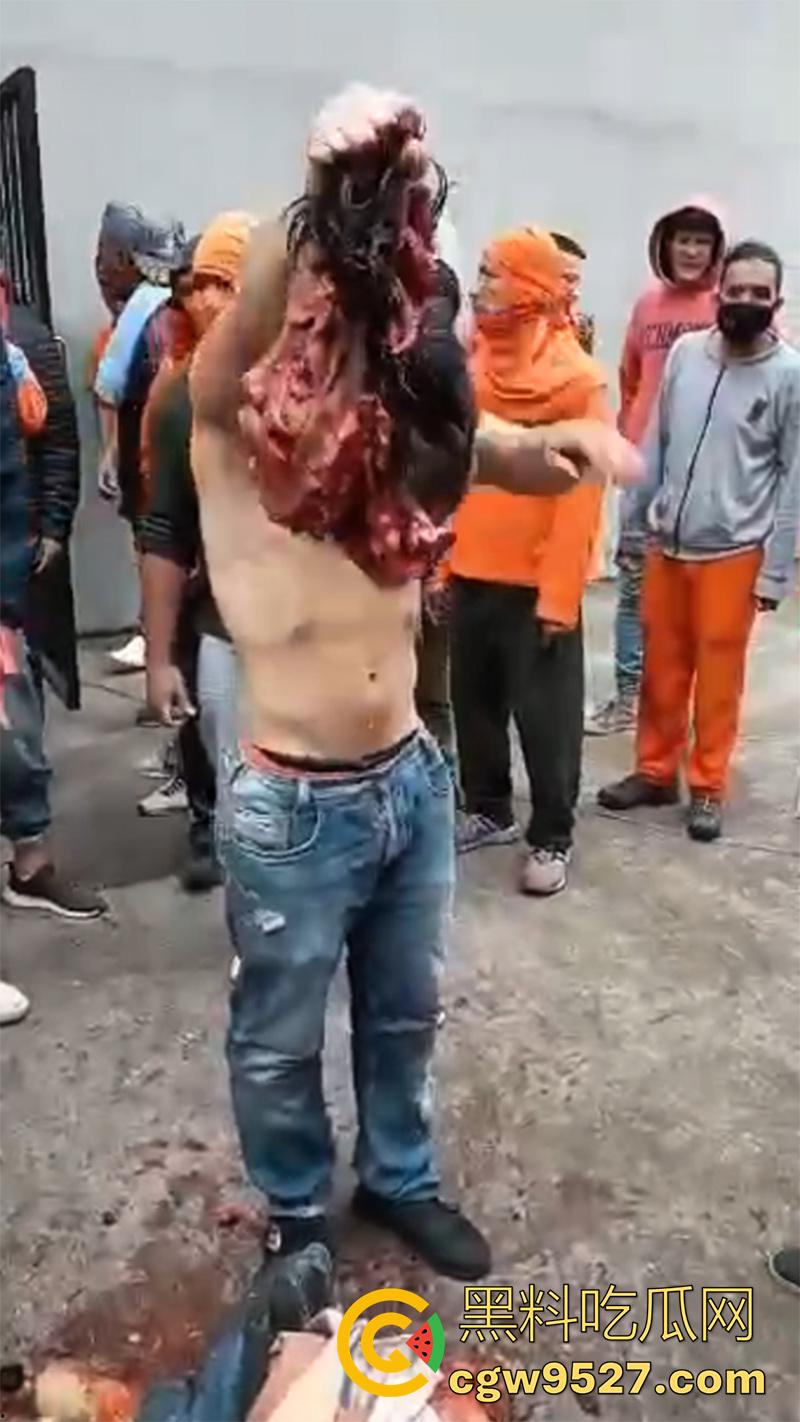 暗网流出血腥合集，吃人腿爆头剥皮车祸，想要的应有尽有，场面血腥过于重口，胆小者谨慎观看！  第2张