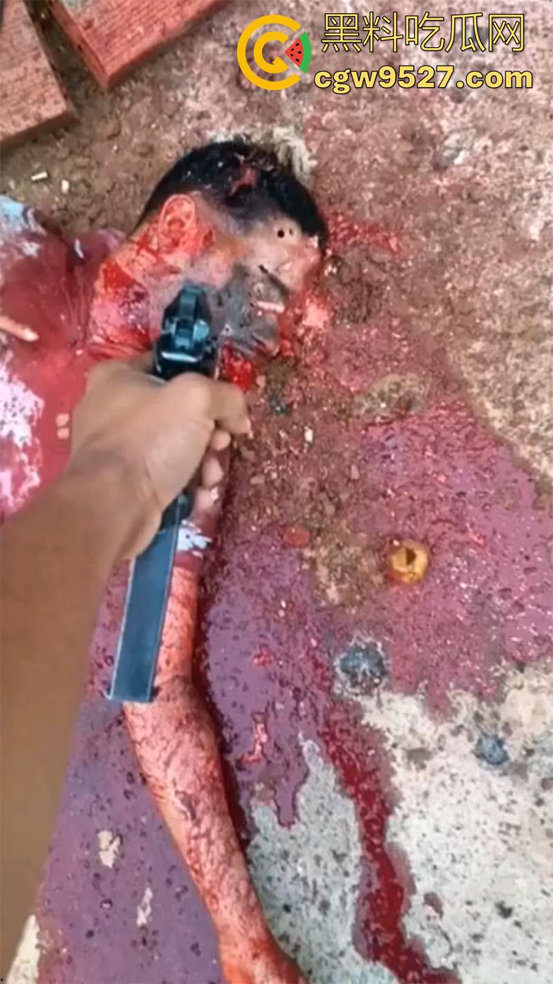 暗网流出血腥合集，吃人腿爆头剥皮车祸，想要的应有尽有，场面血腥过于重口，胆小者谨慎观看！  第7张