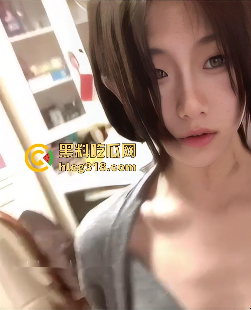 抖音高颜值网红【何何子】线下约炮金主视频曝光 S型爆炸身材舔奶挑逗 一脸媚像 淫荡十足！  第2张