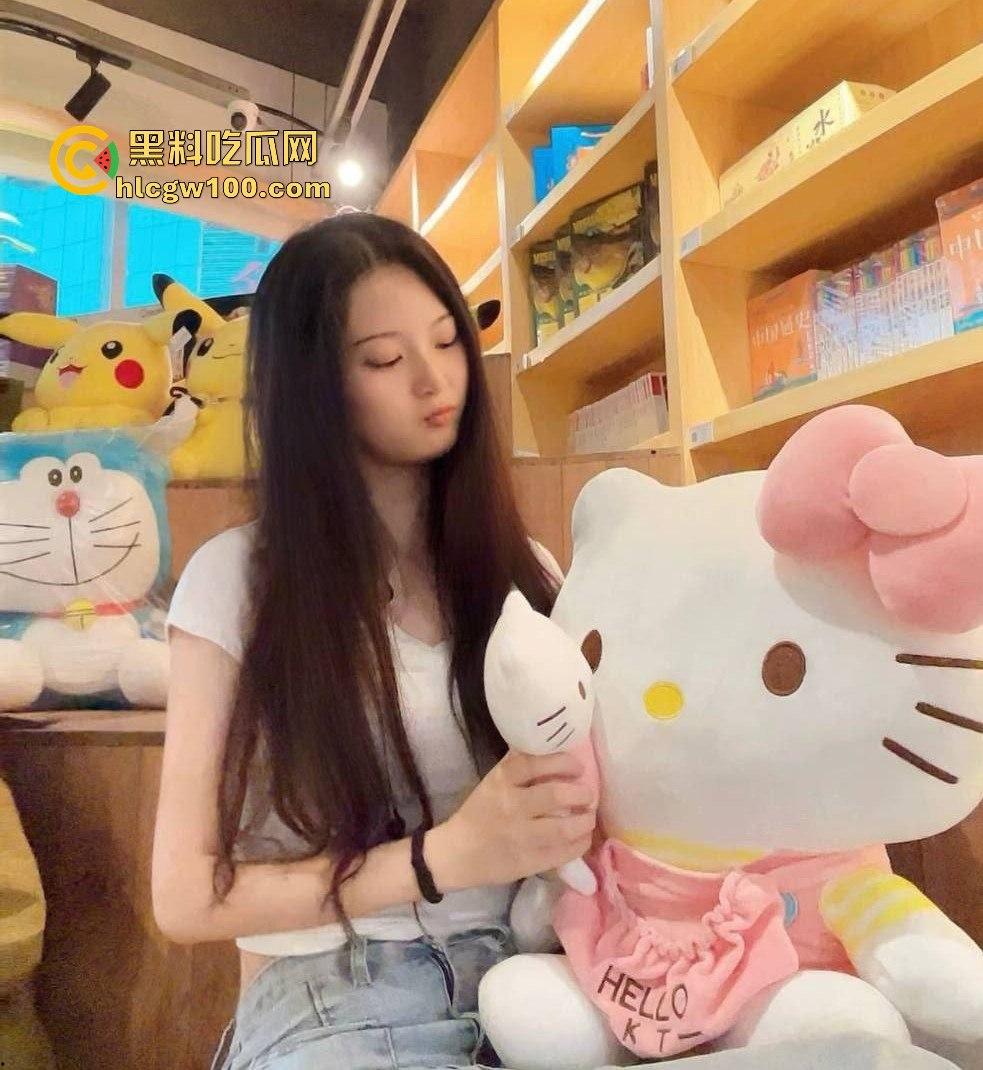 四川大学大二微胖巨乳【吴雪妍】约炮视频曝光，充满诱惑的反差美顶不住！  第1张