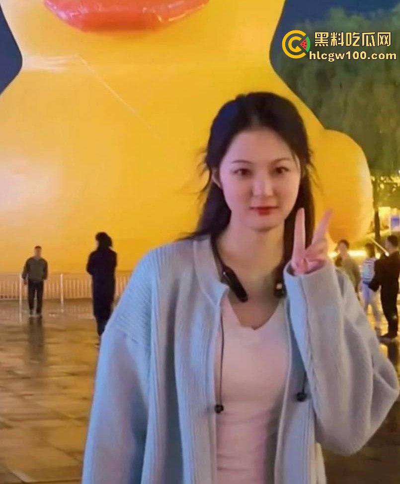 四川大学大二微胖巨乳【吴雪妍】约炮视频曝光，充满诱惑的反差美顶不住！  第2张