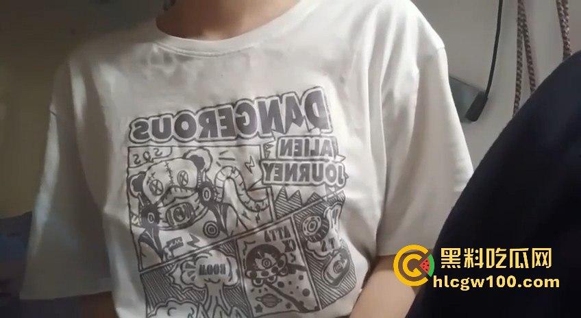 四川大学大二微胖巨乳【吴雪妍】约炮视频曝光，充满诱惑的反差美顶不住！  第3张