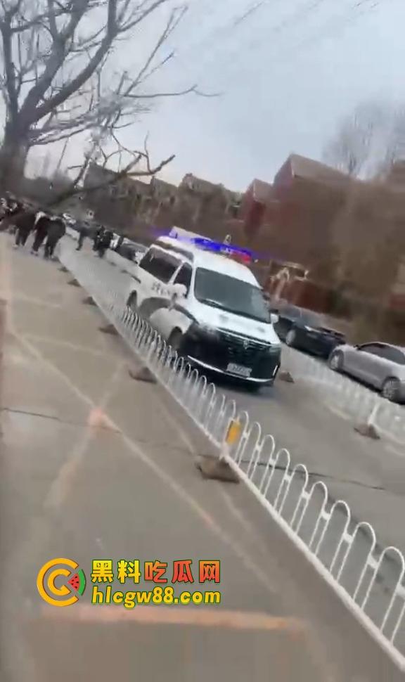 辽宁小孩恋爱被家人阻止，一气之下酒店跳楼，年纪轻轻大把恋爱还没谈就结束了，雪王卖柠檬水无辜躺枪！  第3张