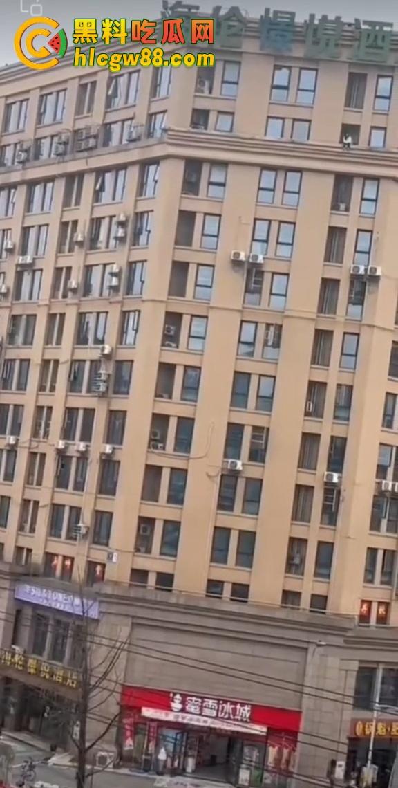 辽宁小孩恋爱被家人阻止，一气之下酒店跳楼，年纪轻轻大把恋爱还没谈就结束了，雪王卖柠檬水无辜躺枪！  第6张