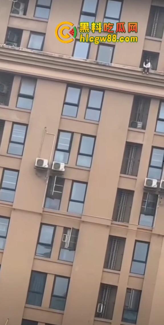 辽宁小孩恋爱被家人阻止，一气之下酒店跳楼，年纪轻轻大把恋爱还没谈就结束了，雪王卖柠檬水无辜躺枪！  第7张