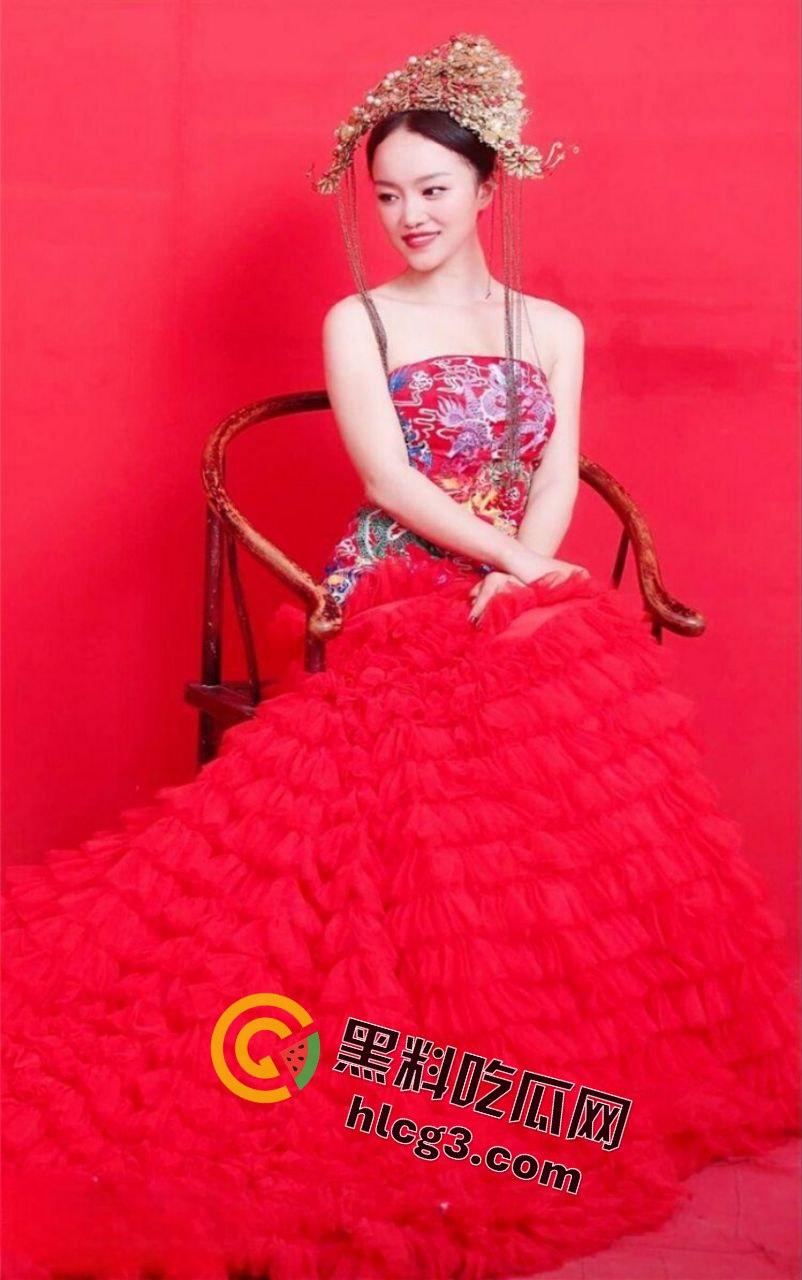 少妇骚妻反差大揭秘，新娘子从优雅人妻到淫荡母狗的惊人转变！  第1张