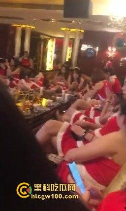 圣诞节荒诞名场面曝光，约不到炮的男人酒店发疯砸床，小姐坐包厢刷剧解闷，低端技师直接练草逼技术谋出路！  第9张