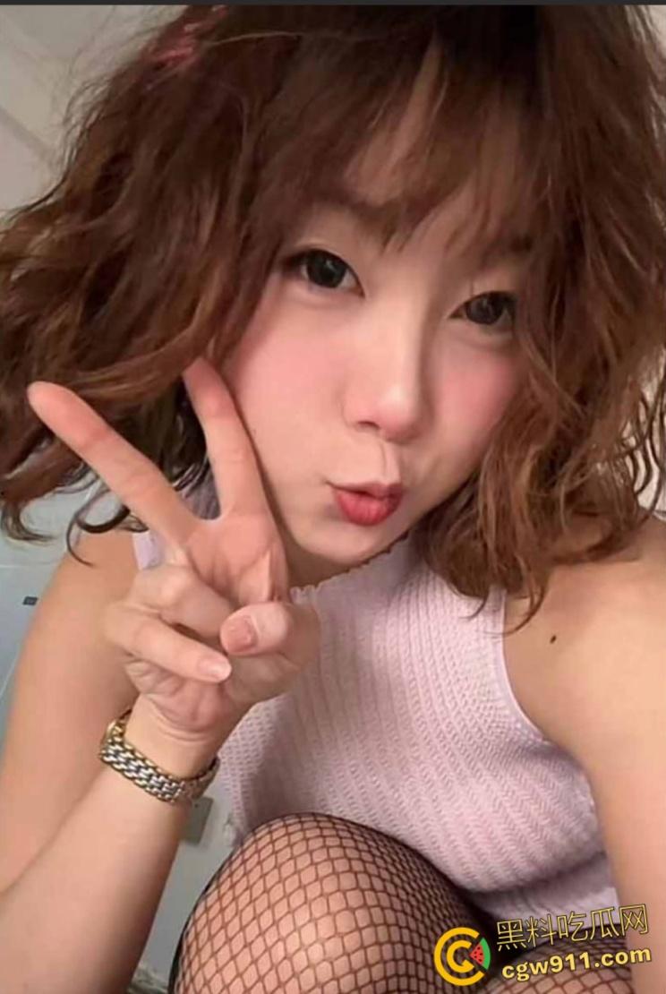 山东师范大学高颜值学生妹【徐璐】，在校下海低价卖逼，只需300就能狂操一次，堪称校园公交车 ！  第1张