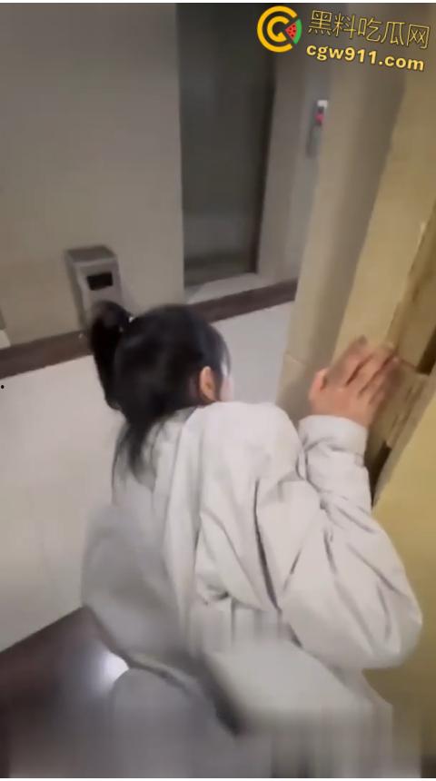 山东师范大学高颜值学生妹【徐璐】，在校下海低价卖逼，只需300就能狂操一次，堪称校园公交车 ！  第7张