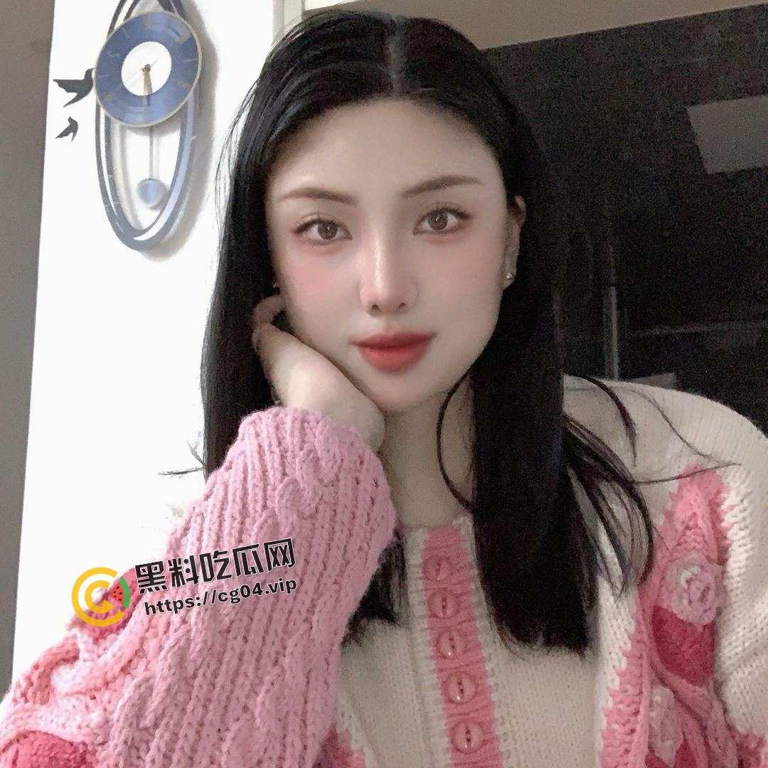 抖音主播向向 珍珠纱裙 内裤勒逼 疯狂擦边露点 无照露背 付费大合集  第2张