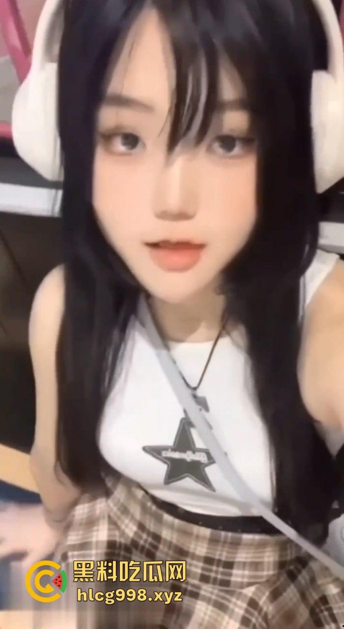 贵阳职业学院【粟媛】卖逼求票上位会长，性瘾大开四处约炮解火！骚逼一天不草就痒得难受！  第1张