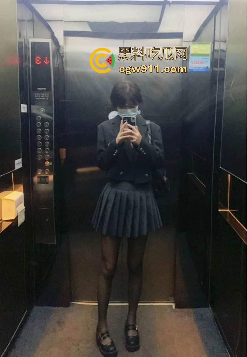 成都骚母狗少妇挑战多人运动，3P内射口爆M属性拉满，巨乳翘臀无套爆操，淫叫声充满了整个房间！  第1张