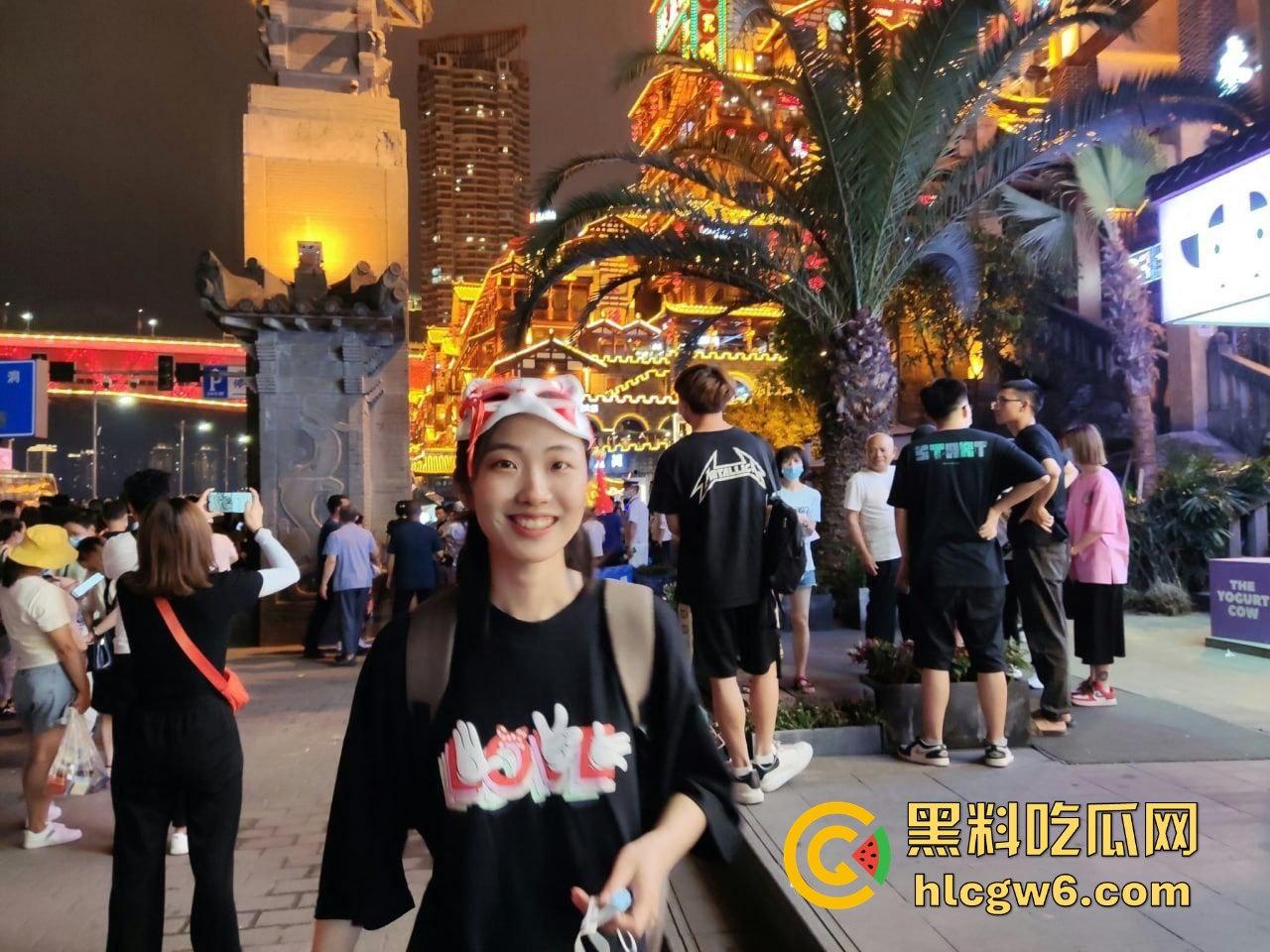 江苏南京初中教师【李婉如】跨年和男友视频通话，下面脱光被舔，全程骚到无法自控，年底断联前大家赶紧纪念一波！  第1张