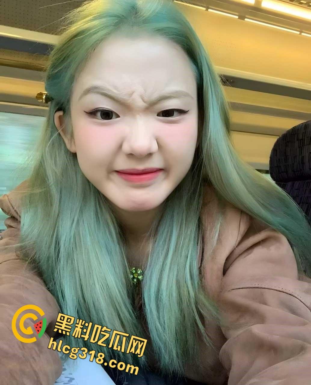 浙江外国语学院【张钰娇】，清纯反差绿发妹，高铁千里送炮，口活一流嫩穴随便内射！  第2张