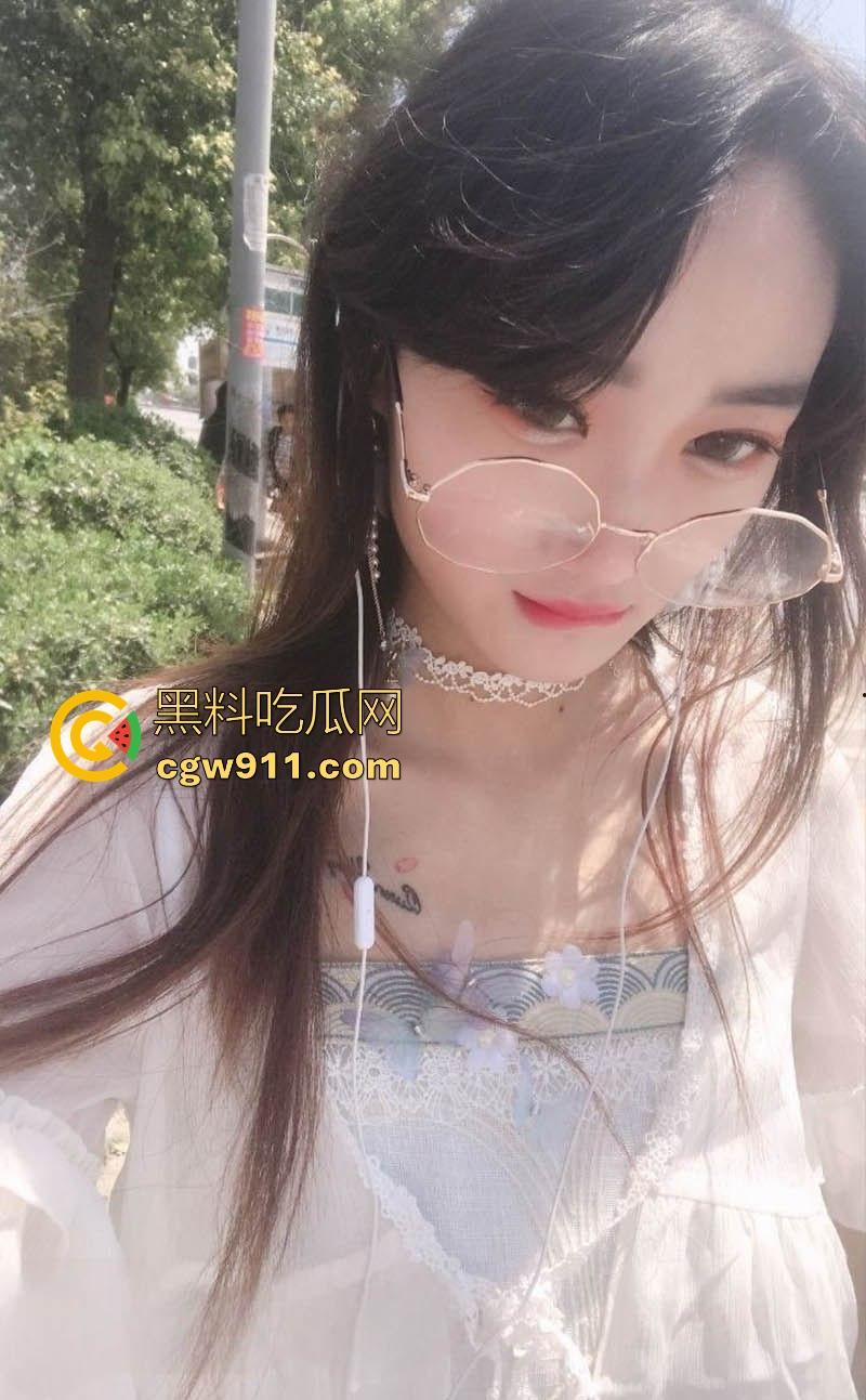 安徽大学大三师姐【王诗语】约炮视频曝光，校园女私下却是反差骚母狗，跪舔爆操调教，猛插蜜穴臀汁水四溅！  第3张