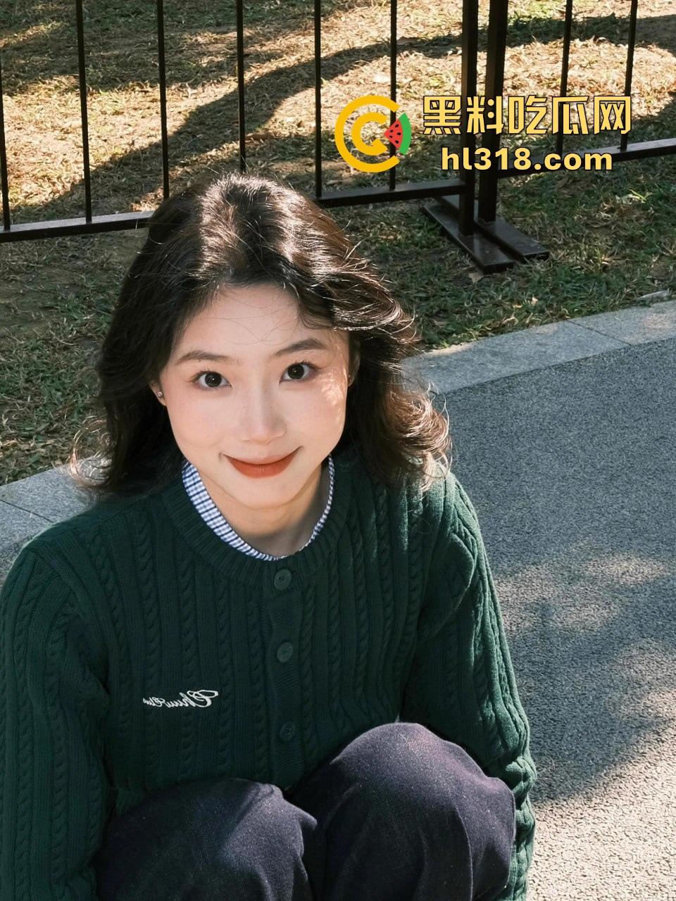 海角乱伦，操漫展回来的女儿，cos草神的衣服还没来得及脱， 就已经吃起了我的鸡巴，激情满满！  第2张