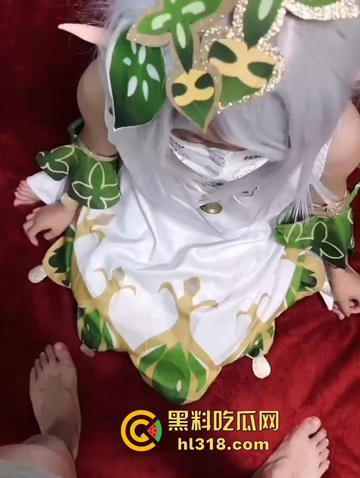 海角乱伦，操漫展回来的女儿，cos草神的衣服还没来得及脱， 就已经吃起了我的鸡巴，激情满满！  第4张