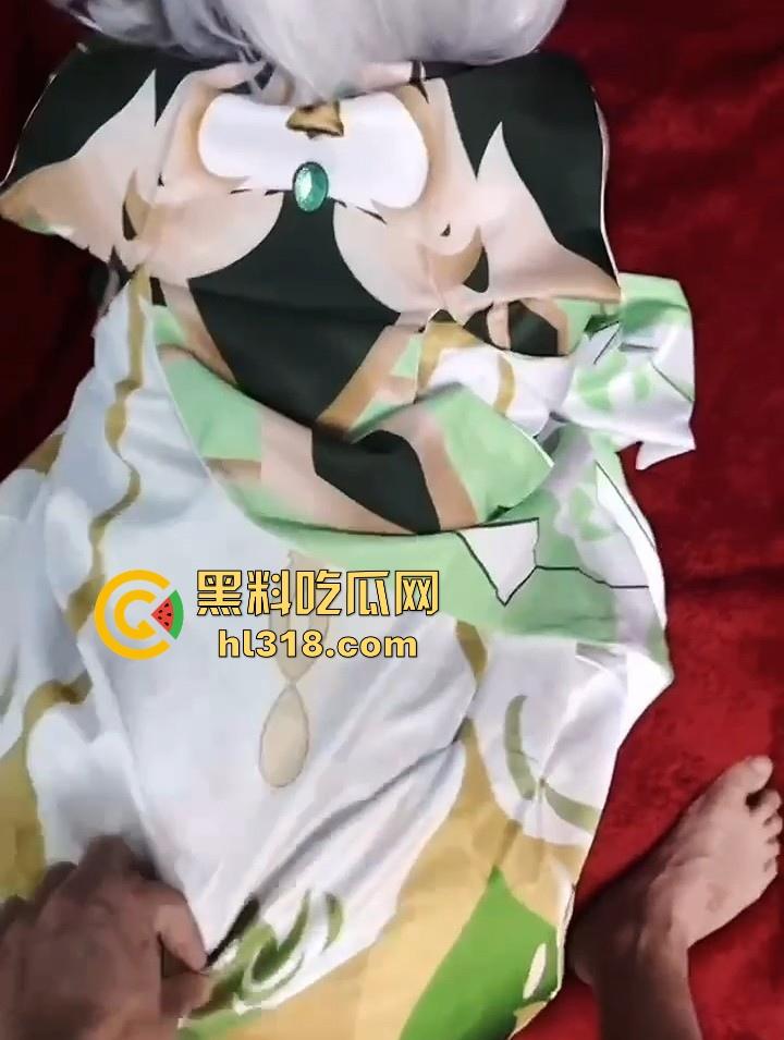 海角乱伦，操漫展回来的女儿，cos草神的衣服还没来得及脱， 就已经吃起了我的鸡巴，激情满满！  第7张