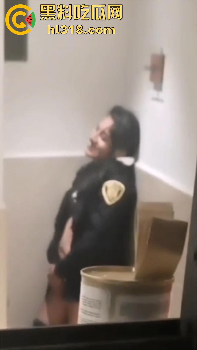 墨西哥最骚女警被曝光，在巡逻车偷情被抓后，其警局浴室性爱视频也被曝出，大奶肥臀真是性感啊！  第6张