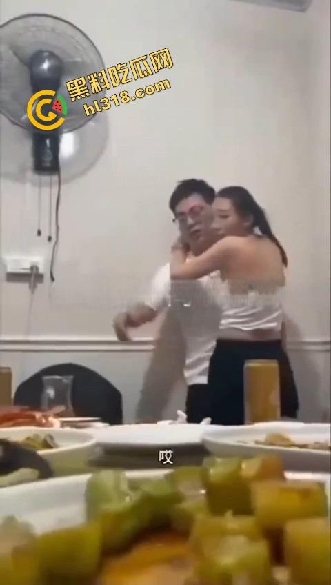 同学聚会惊现大奶初恋白月光，喝多非要炫耀胸大还强行舌吻，老公在家打游戏，这波到底谁才是现任？  第2张