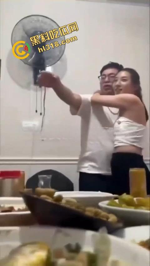 同学聚会惊现大奶初恋白月光，喝多非要炫耀胸大还强行舌吻，老公在家打游戏，这波到底谁才是现任？  第3张