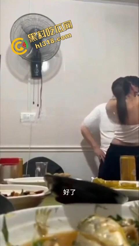 同学聚会惊现大奶初恋白月光，喝多非要炫耀胸大还强行舌吻，老公在家打游戏，这波到底谁才是现任？  第5张