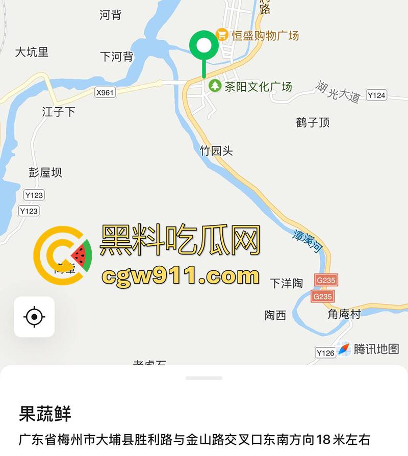 妻子出轨店老板，被老公发现持刀对峙，当街砍杀老婆和其老板，这是上班还是卖逼去了？真是活该啊！  第1张