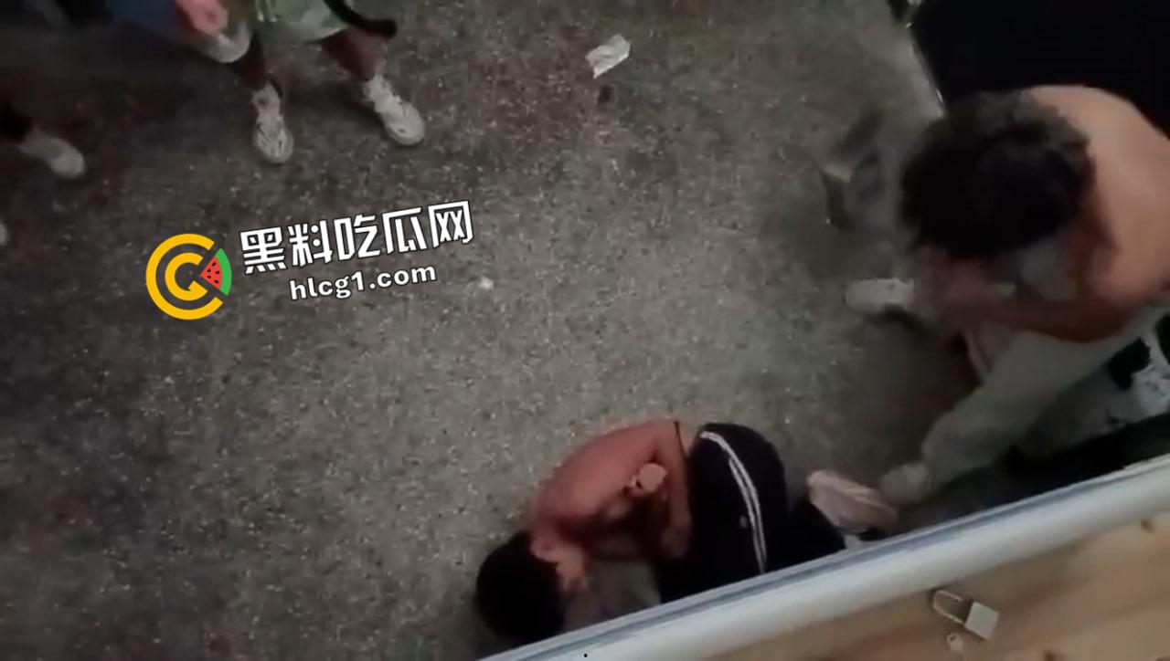 湖北宜都职教中心少年被霸凌现场视频 背都被抽烂了 殴打长达十几分钟 全是畜生啊  第5张