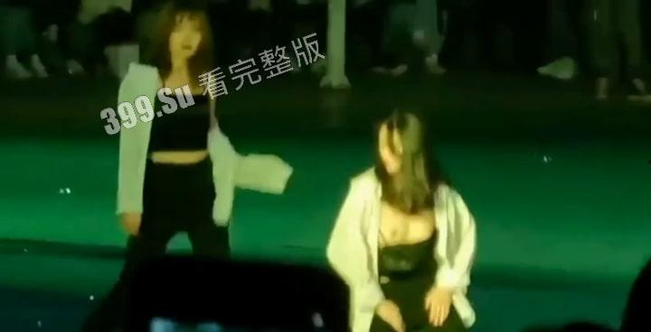 女菩萨们连续上分！迎新晚会抹胸露乳继续跳！ 军训风波未平 迎新晚会又起 “新军训”风波来了～  第5张