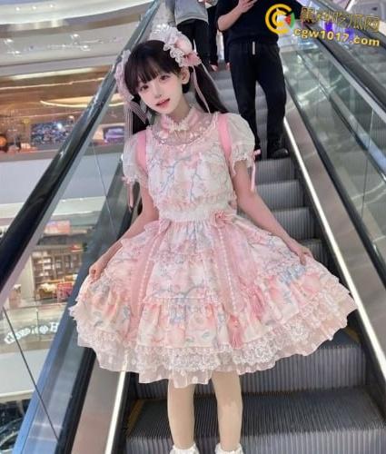 湖北武汉小萝莉被金主包养，穿白丝泳装做爱，年纪不大玩的挺花，各种调教完美配合，翘臀骑乘喷汁内射！  第3张