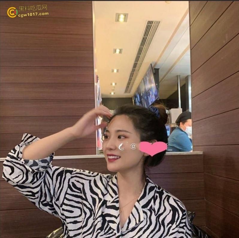 广西科技大学【黄婉婷】， 被柳州老表零成本拿下，仅聊四天就被约到酒店爆操，女上骑乘还一边揉奶子太骚了！  第2张