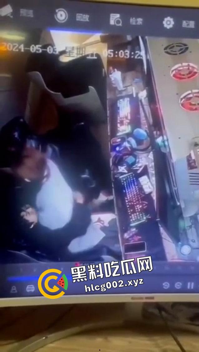 湖南邵阳塘渡口大瓜！情侣网吧里观音坐莲 头上就是监控 全程记录 视频流出  第1张