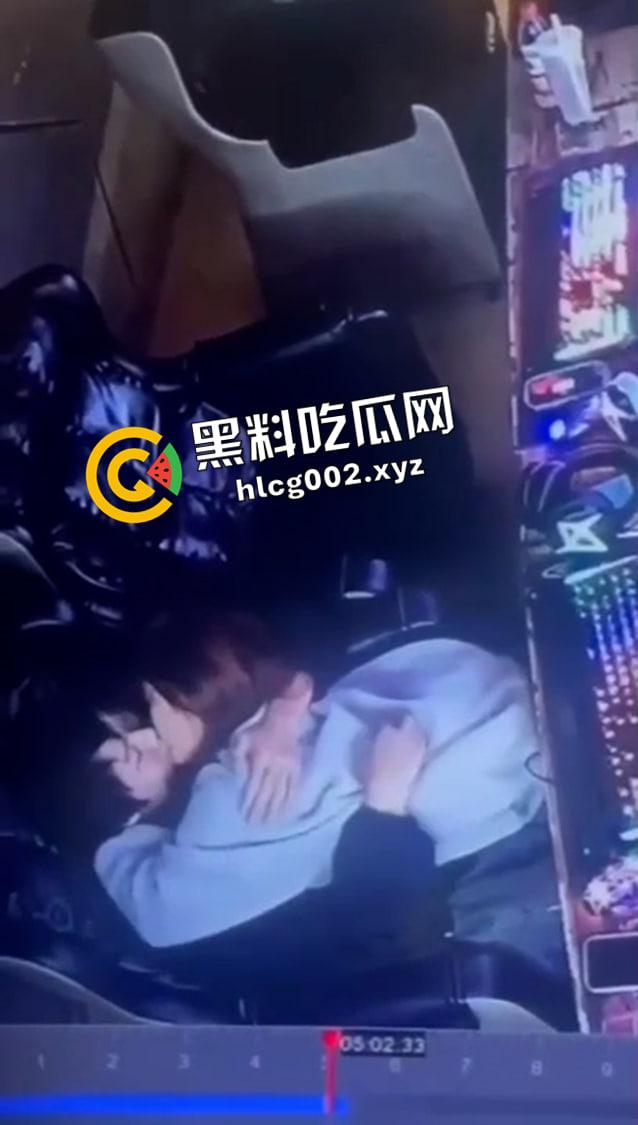 湖南邵阳塘渡口大瓜！情侣网吧里观音坐莲 头上就是监控 全程记录 视频流出  第3张