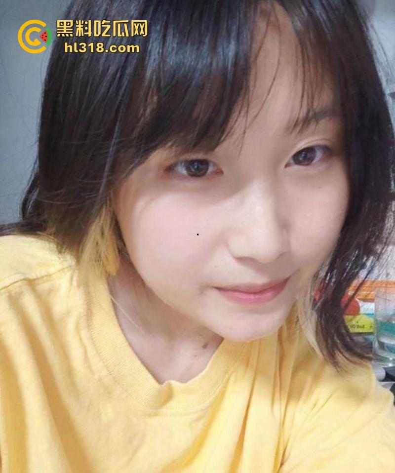 广西技校清纯学妹【李佳佳】超有感觉的微胖女友，恋爱期间疯狂认主， 掰逼自慰做爱视频被男友曝光流出！  第2张