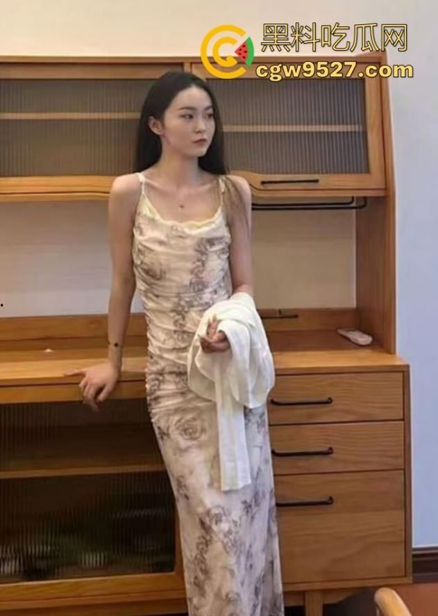 浙江工商大学高颜值女神【严妍】跟男友性爱视频曝光，御姐气质风情万种，黑丝露脸撸管必备的性感尤物！  第2张