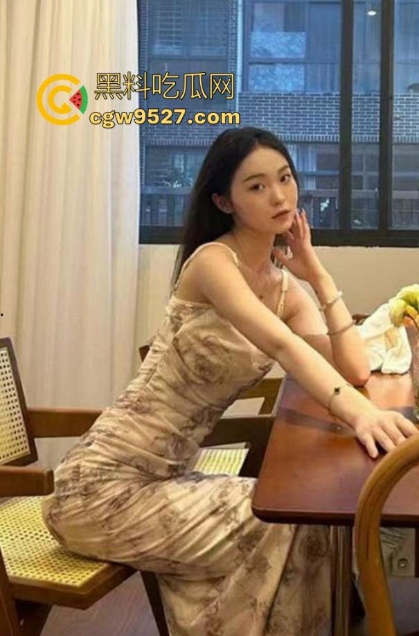 浙江工商大学高颜值女神【严妍】跟男友性爱视频曝光，御姐气质风情万种，黑丝露脸撸管必备的性感尤物！  第3张