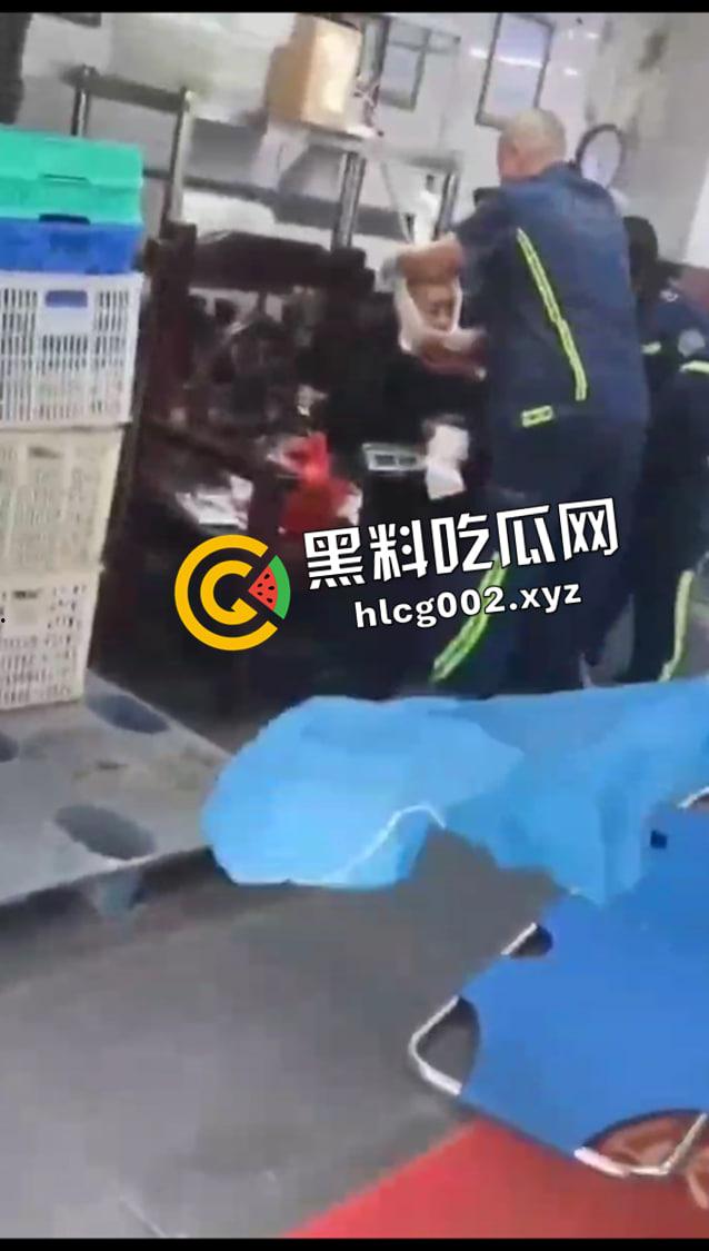 沈阳铁西芭提雅男子连砍9人 杀人后淡定逃离 现场血流满地 现场视频流出 前排吃瓜  第6张