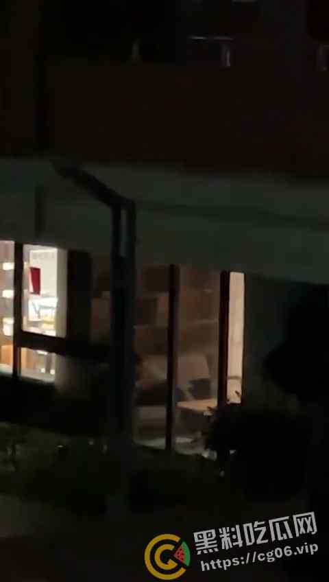 福建信息职业技术学院平潭校区情侣1楼落地窗前直接开干 被全校师生一览无余  第1张