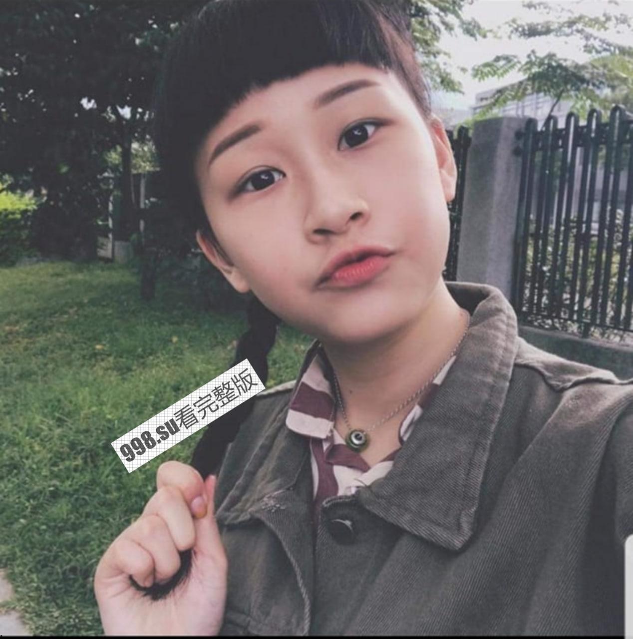 ❤️身材火爆的高三嫩妹❤️主动掰开粉嫩的鲍鱼果然是人美B靓  第2张